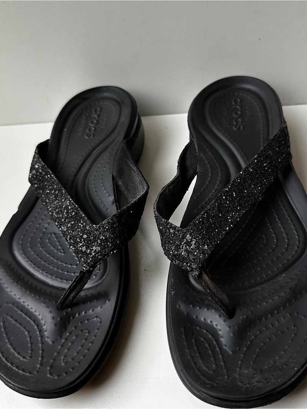 Crocs Women's Black Glitter Thong Sandals Flip Flops Dual Comfort Size W9